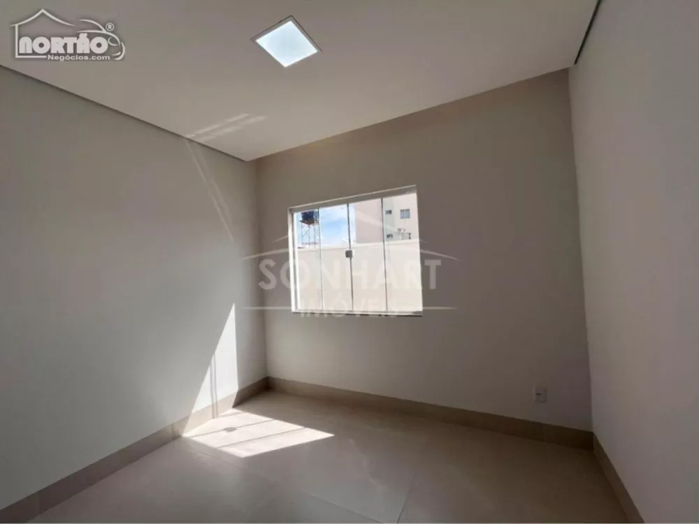 Casa à venda com 3 quartos, 114m² - Foto 2