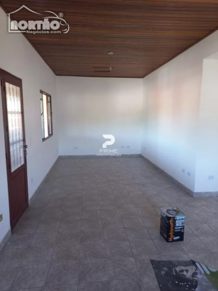 Casa à venda com 3 quartos, 120m² - Foto 2