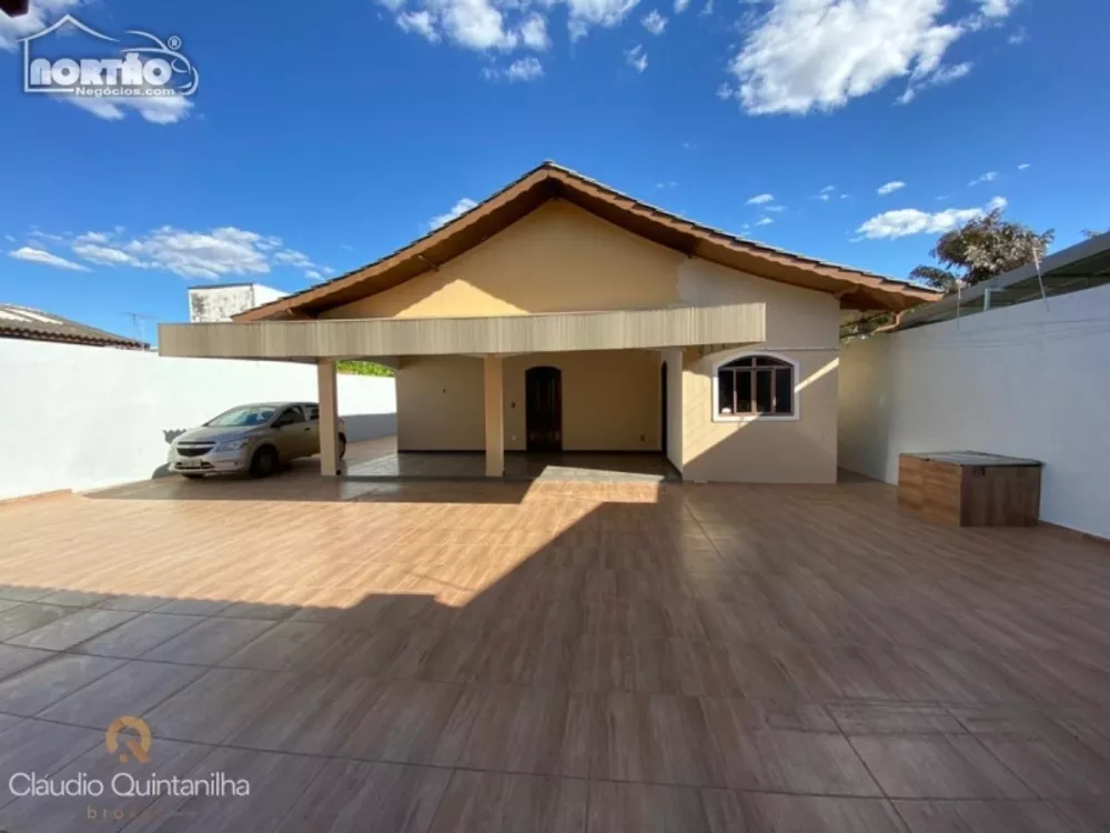 Casa à venda com 5 quartos, 250m² - Foto 1