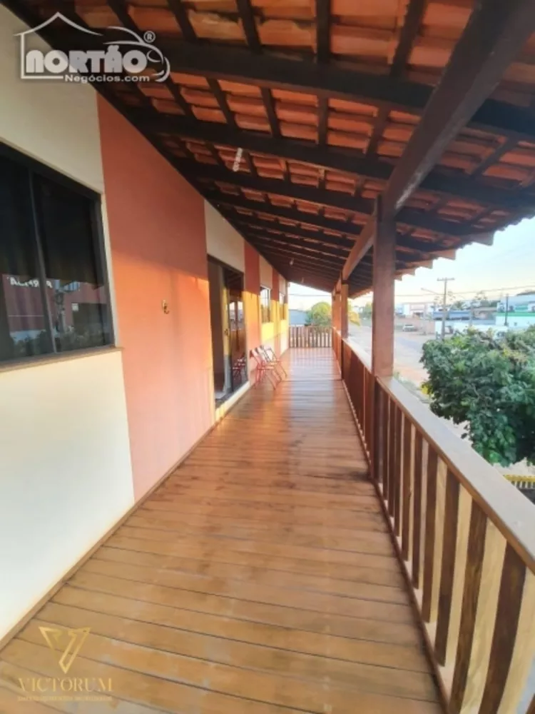 Casa à venda com 4 quartos, 230m² - Foto 2