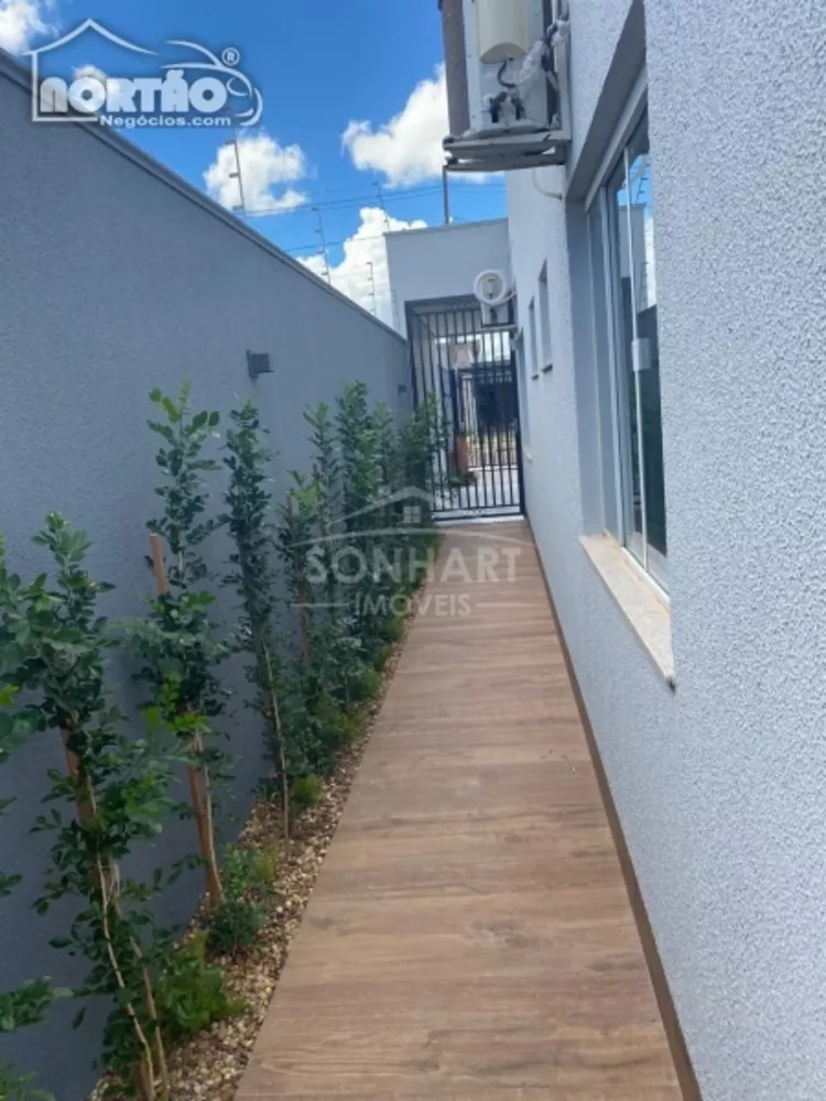 Casa à venda com 3 quartos, 228m² - Foto 3