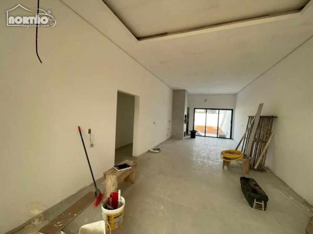 Casa à venda com 1 quarto, 148m² - Foto 2