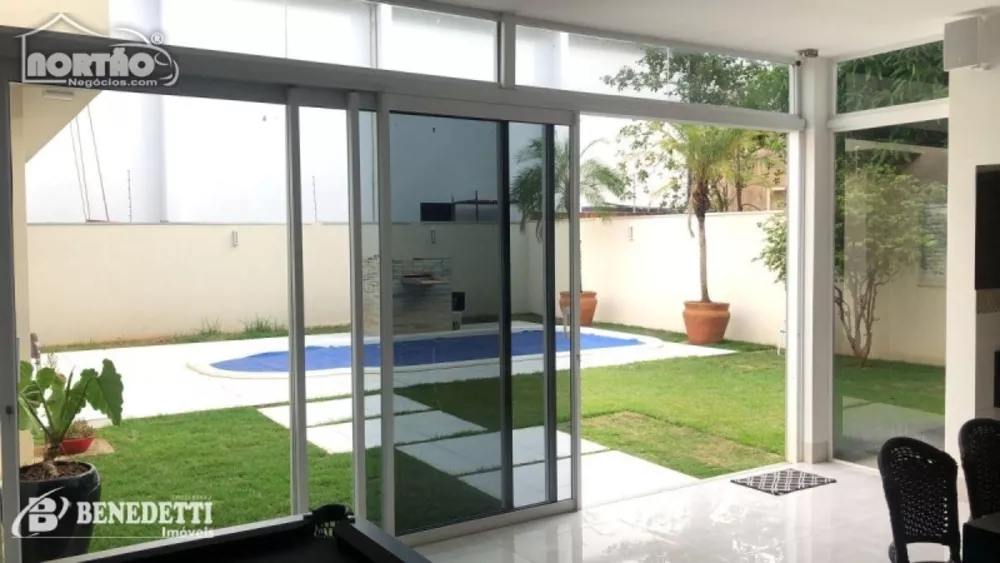 Casa à venda com 3 quartos, 220m² - Foto 3