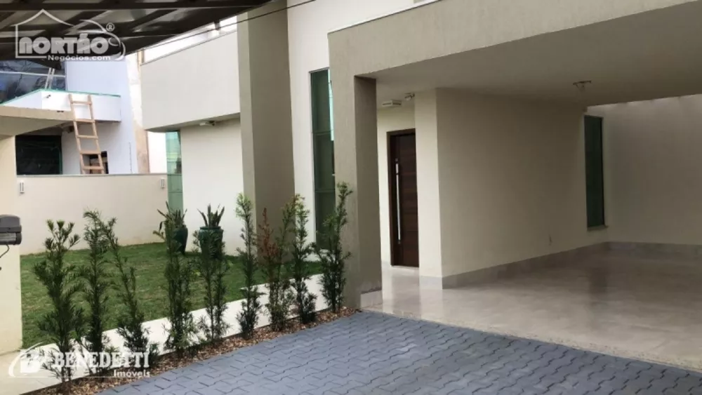 Casa à venda com 3 quartos, 220m² - Foto 2