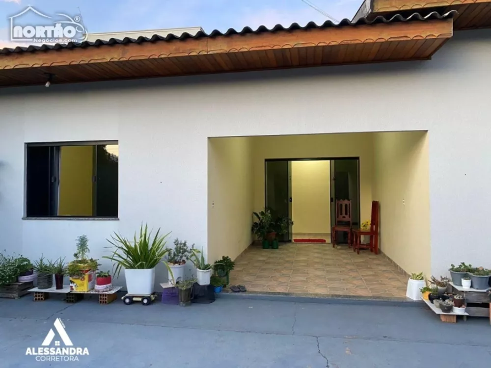 Casa à venda com 5 quartos, 148m² - Foto 1