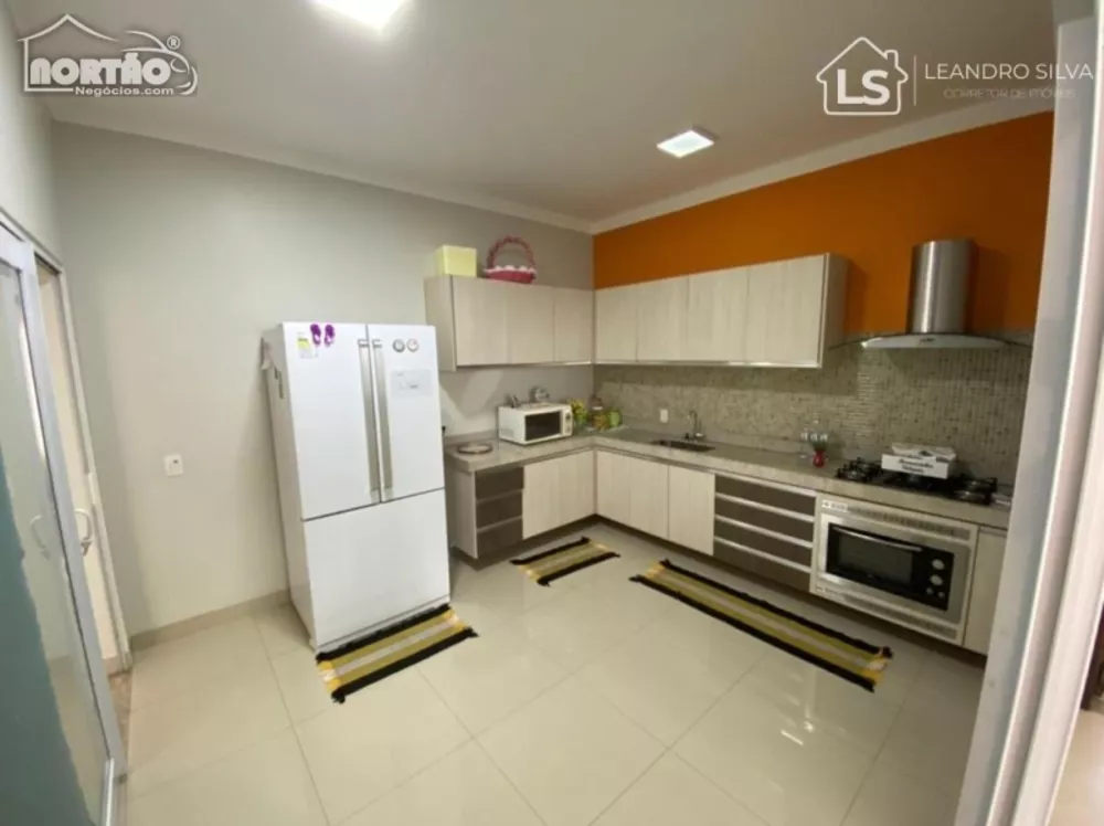 Casa à venda com 4 quartos, 315m² - Foto 4