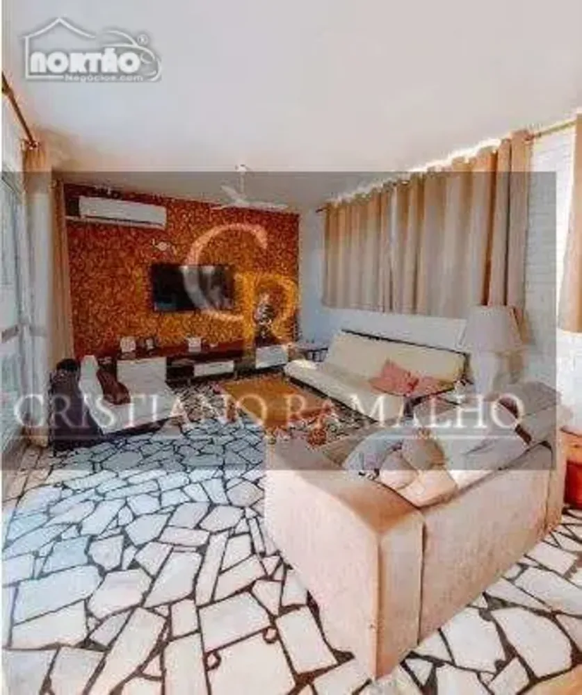 Casa, 7 quartos, 227 m² - Foto 1