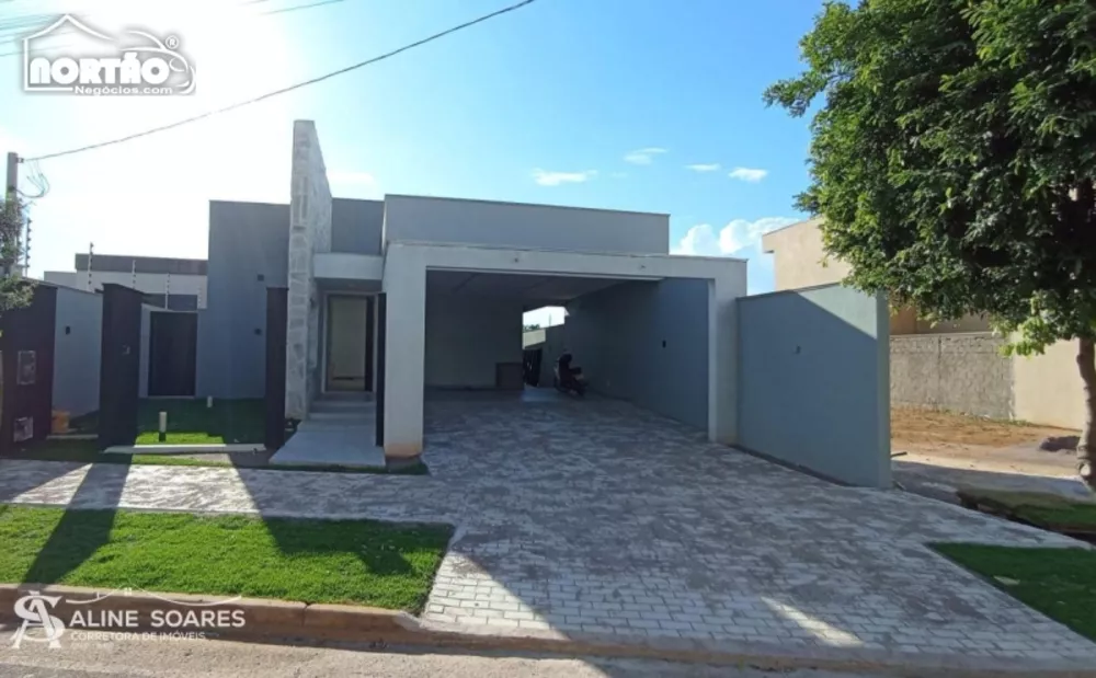 Casa à venda com 4 quartos, 225m² - Foto 1