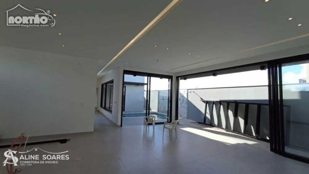 Casa à venda com 4 quartos, 225m² - Foto 3