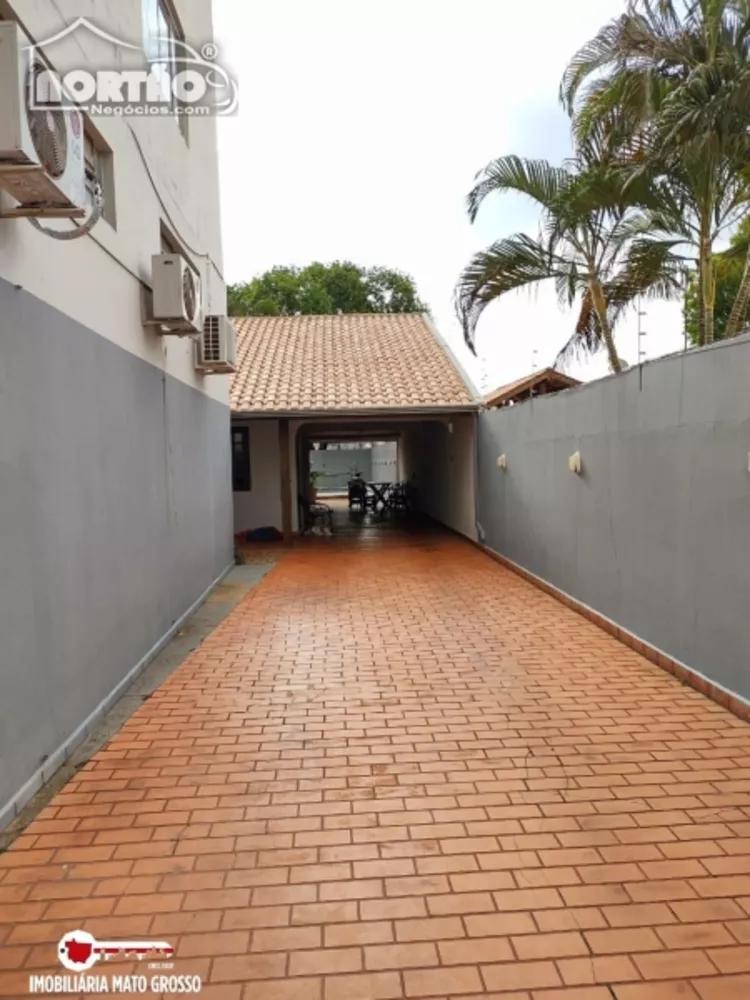 Casa à venda com 3 quartos, 280m² - Foto 2