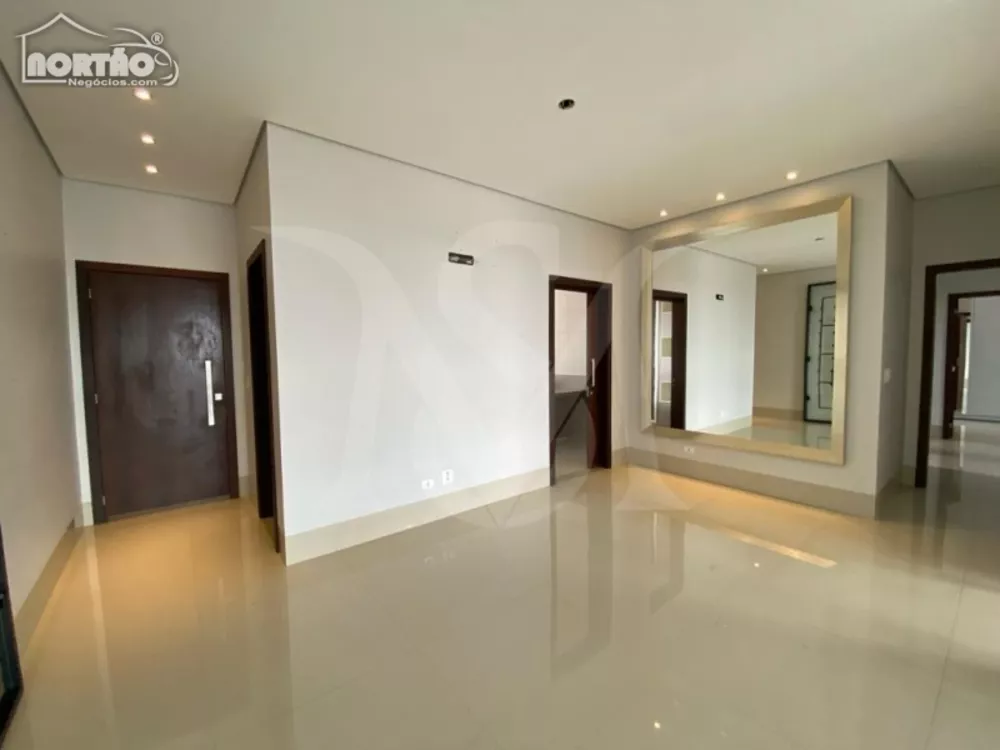 Casa à venda com 4 quartos, 168m² - Foto 2