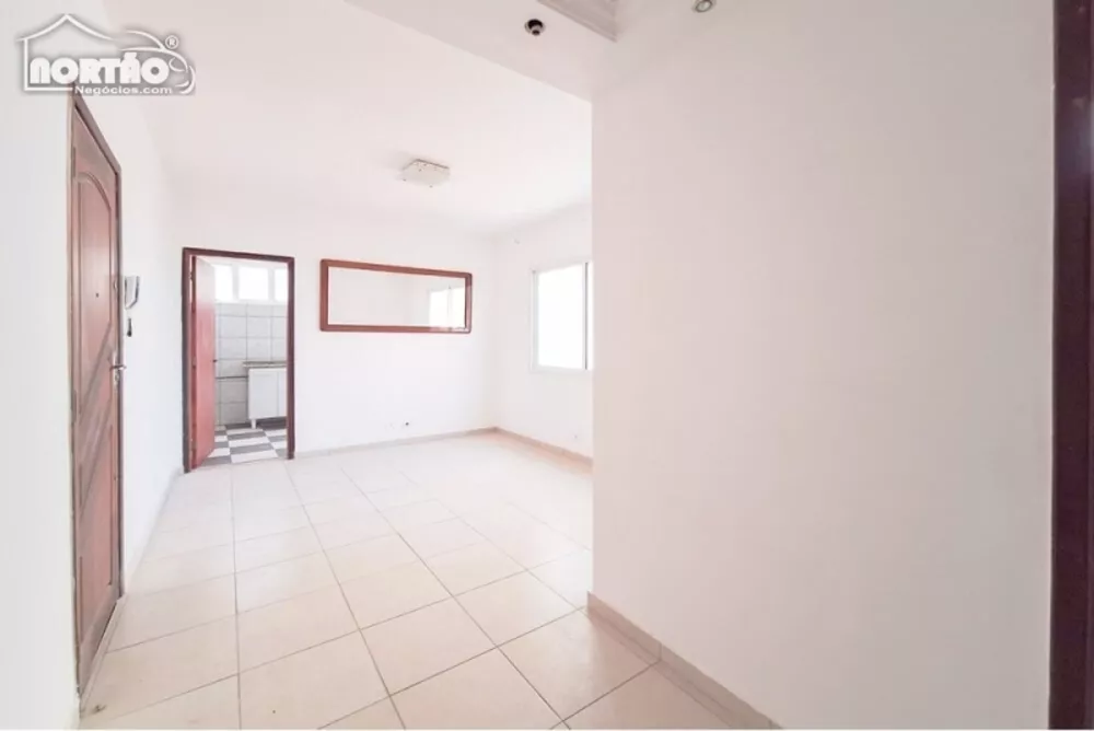 Casa à venda com 1 quarto, 53m² - Foto 1