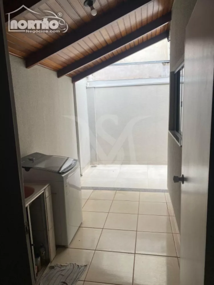 Casa à venda com 2 quartos, 137m² - Foto 2