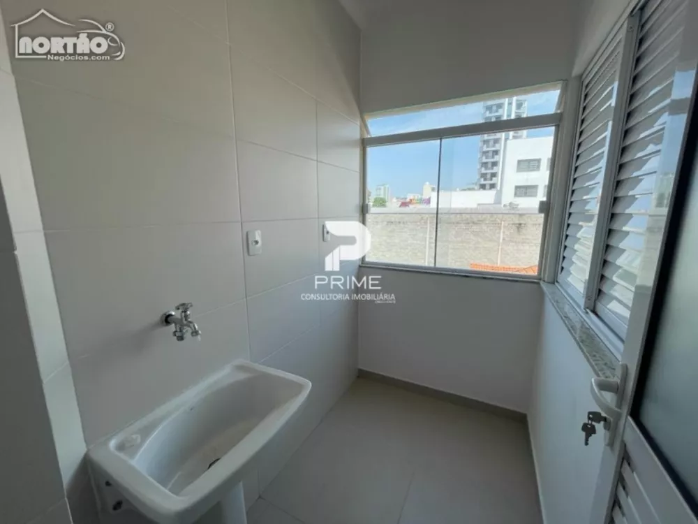 Casa à venda com 3 quartos, 67m² - Foto 4