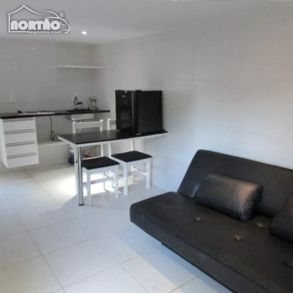 Casa à venda com 5 quartos, 180m² - Foto 2