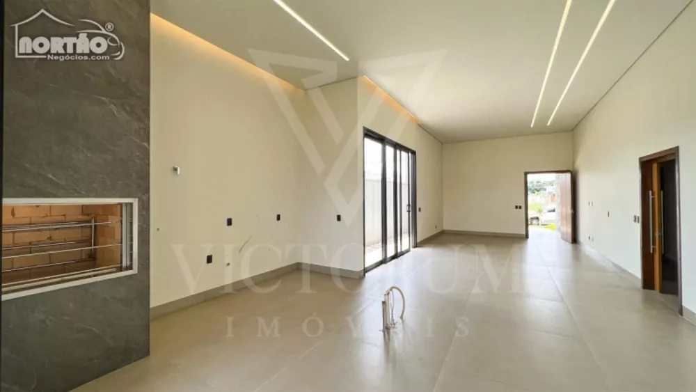 Casa à venda com 2 quartos, 71m² - Foto 4