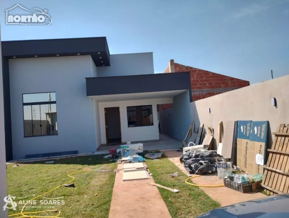 Casa à venda com 4 quartos, 120m² - Foto 1