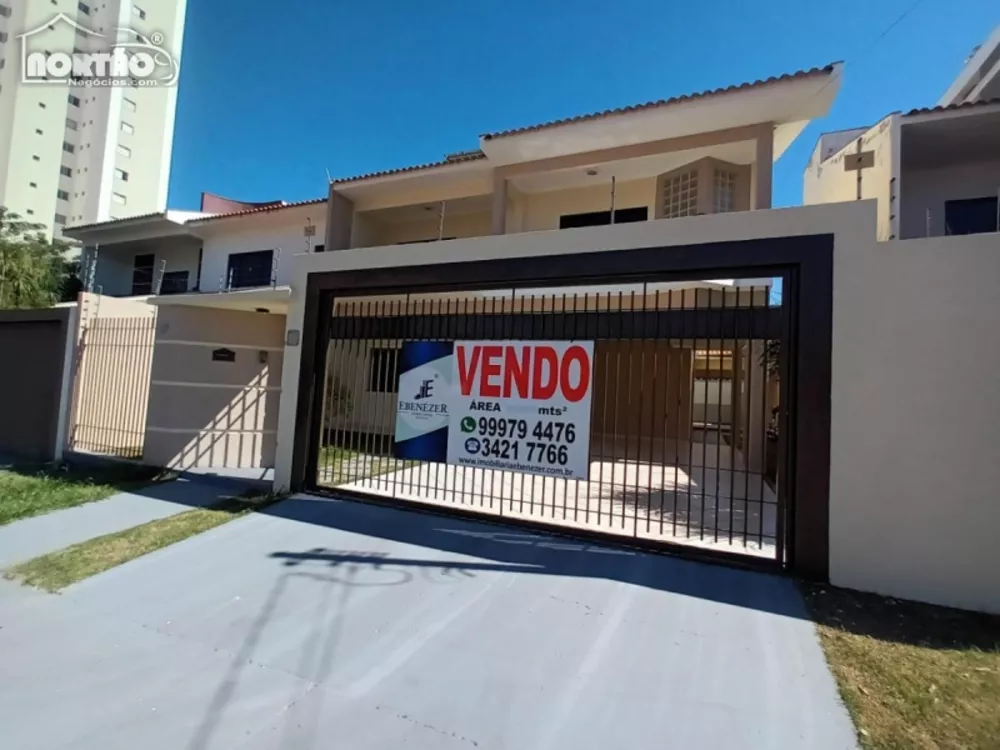 Casa à venda com 3 quartos, 384m² - Foto 1