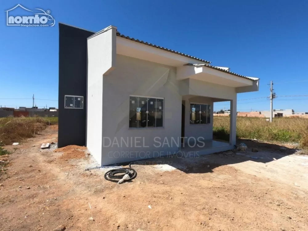 Casa à venda com 3 quartos, 60m² - Foto 2