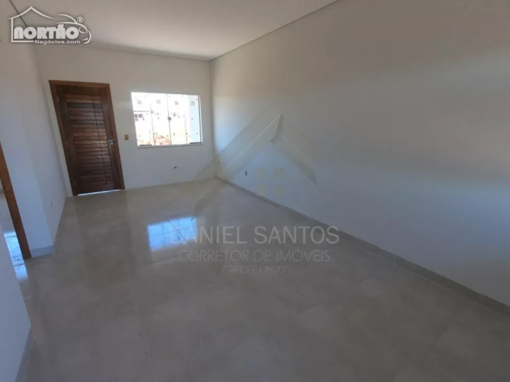 Casa à venda com 3 quartos, 60m² - Foto 4