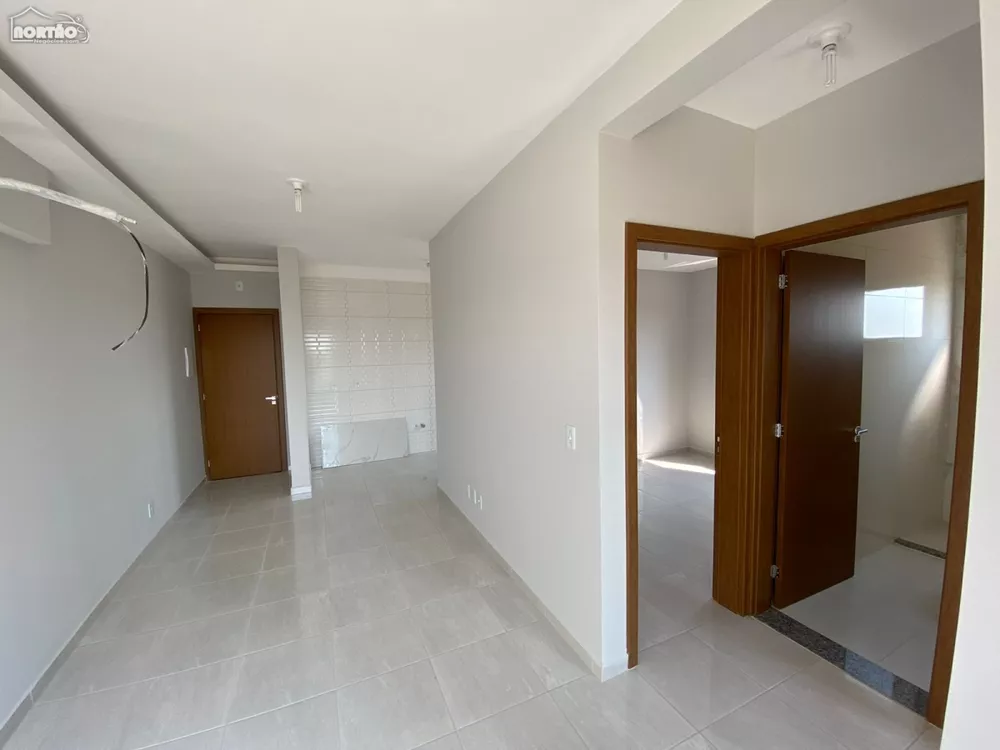 Casa à venda com 3 quartos, 52m² - Foto 4