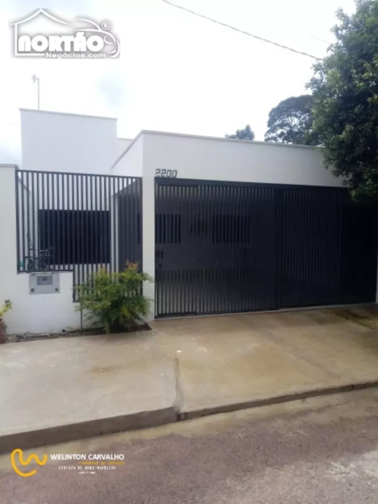 Casa à venda com 4 quartos, 220m² - Foto 2