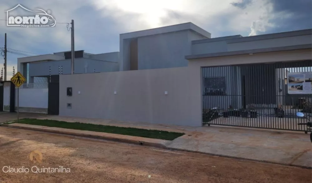 Casa à venda com 4 quartos, 99m² - Foto 2