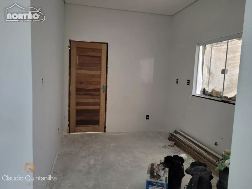 Casa à venda com 4 quartos, 99m² - Foto 4