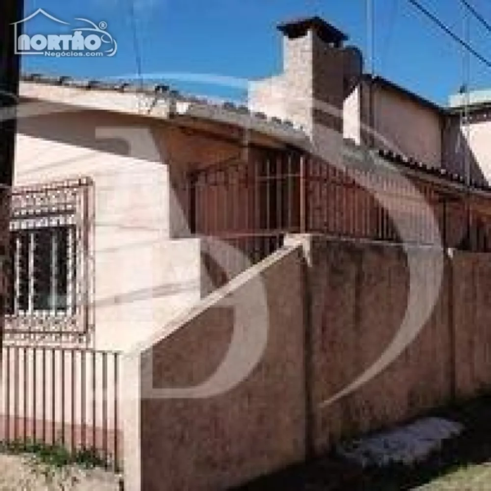 Casa à venda com 4 quartos, 180m² - Foto 2