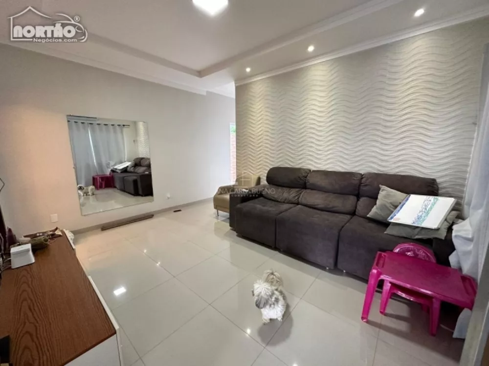 Casa à venda com 3 quartos, 117m² - Foto 2