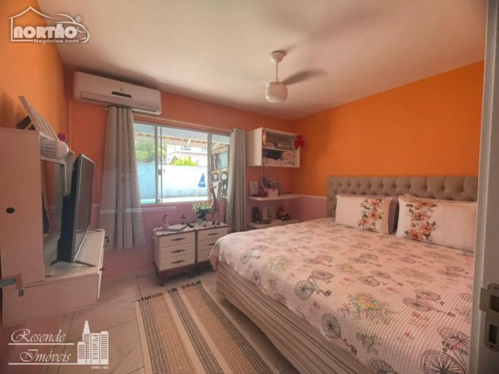 Casa à venda com 6 quartos, 197m² - Foto 6