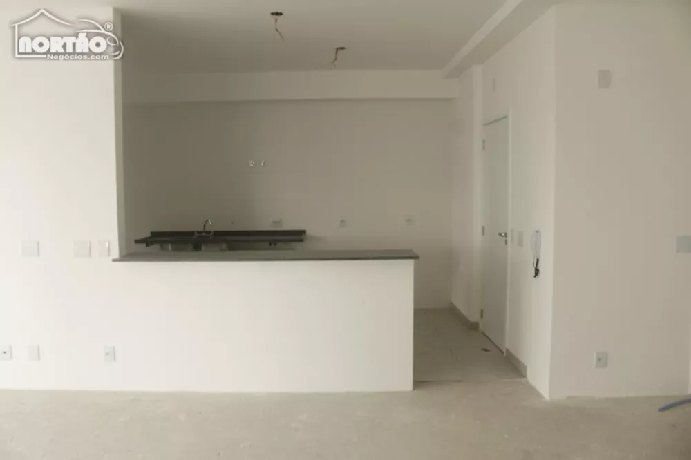 Casa à venda com 4 quartos, 160m² - Foto 2