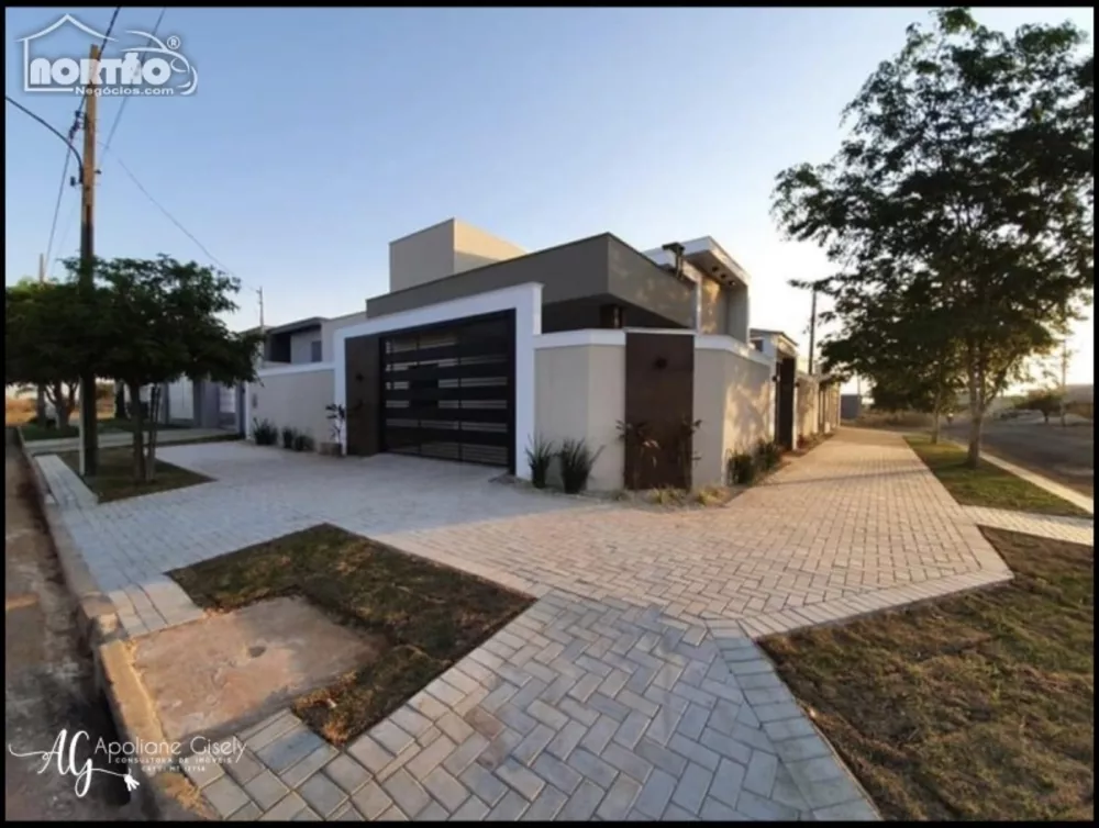 Casa à venda com 3 quartos, 118m² - Foto 1