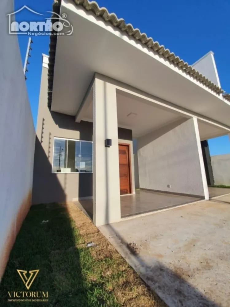 Casa à venda com 4 quartos, 216m² - Foto 2