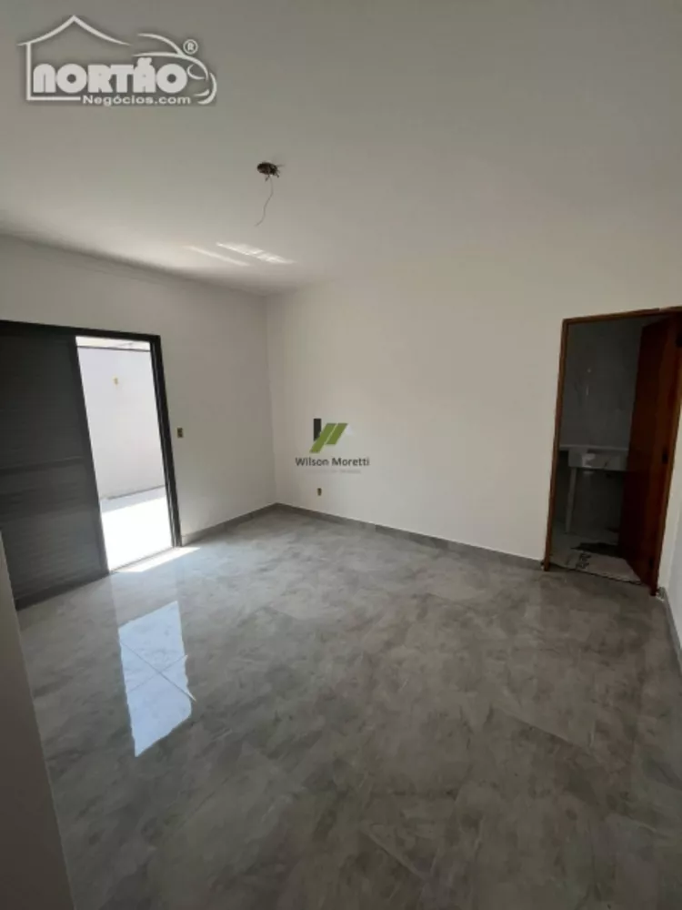 Casa à venda com 5 quartos, 125m² - Foto 4