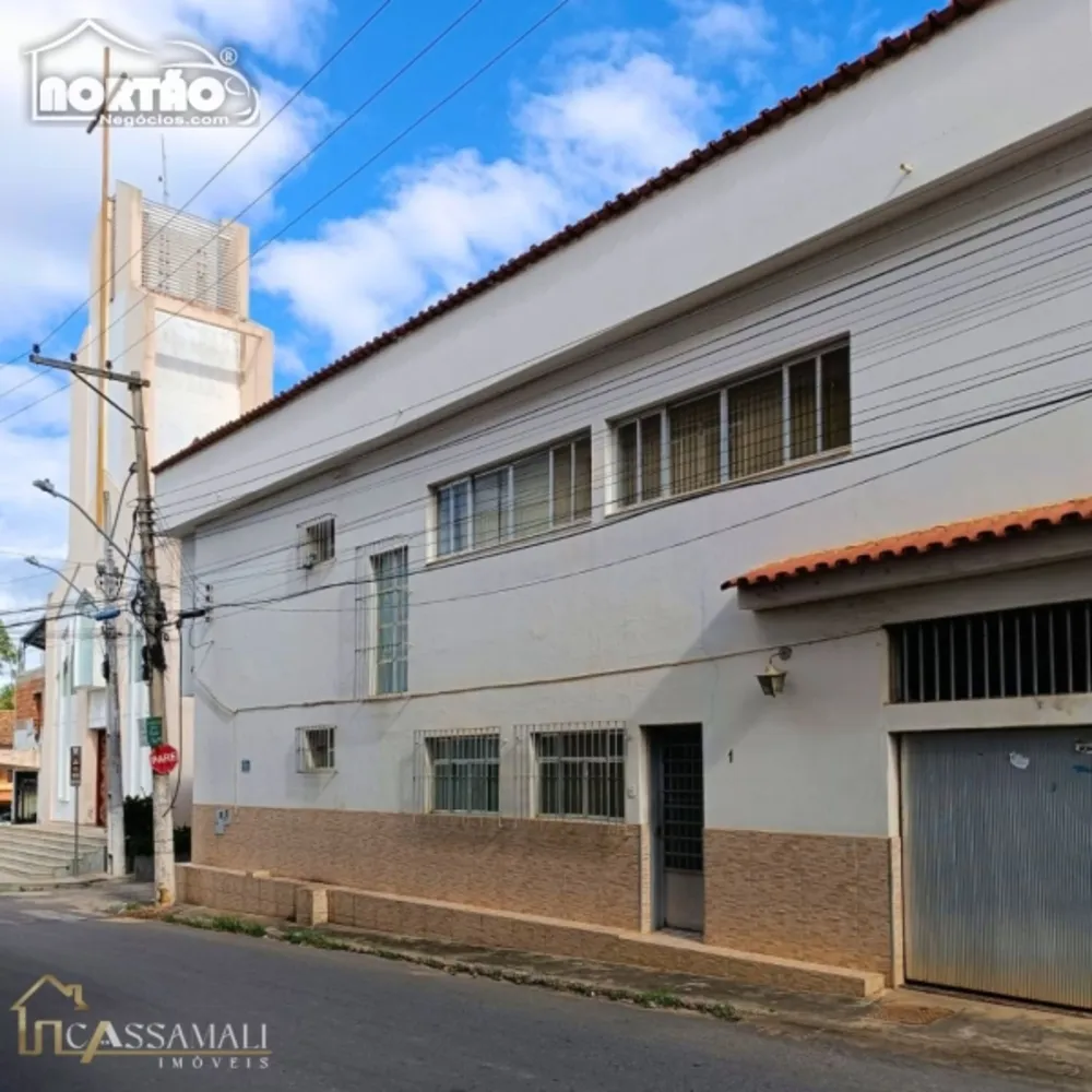 Casa, 6 quartos, 240 m² - Foto 1