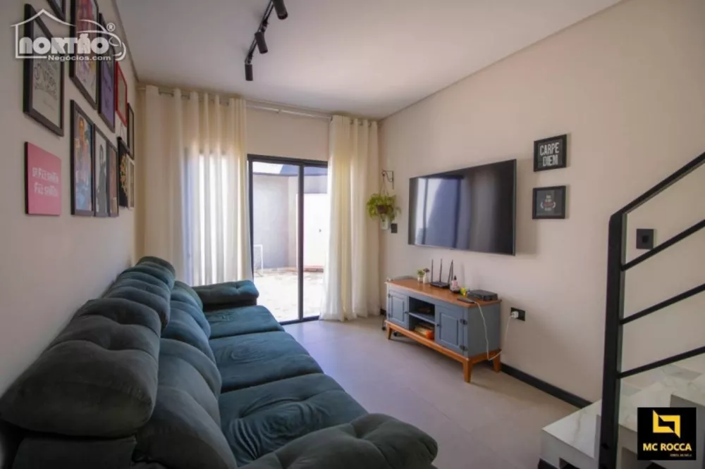 Casa à venda com 4 quartos, 228m² - Foto 1