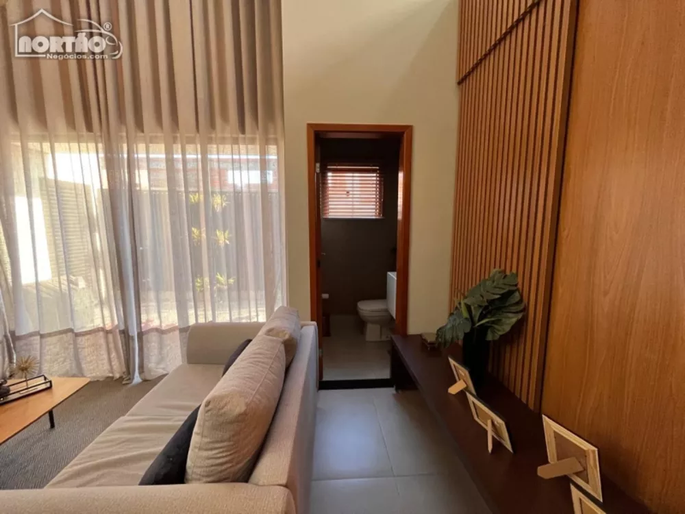 Casa à venda com 3 quartos, 218m² - Foto 3