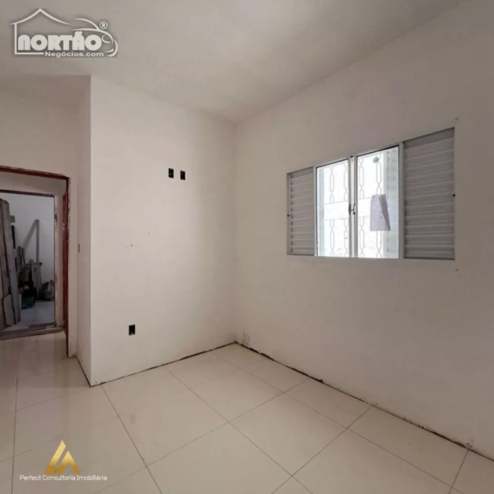 Casa à venda com 4 quartos, 78m² - Foto 2