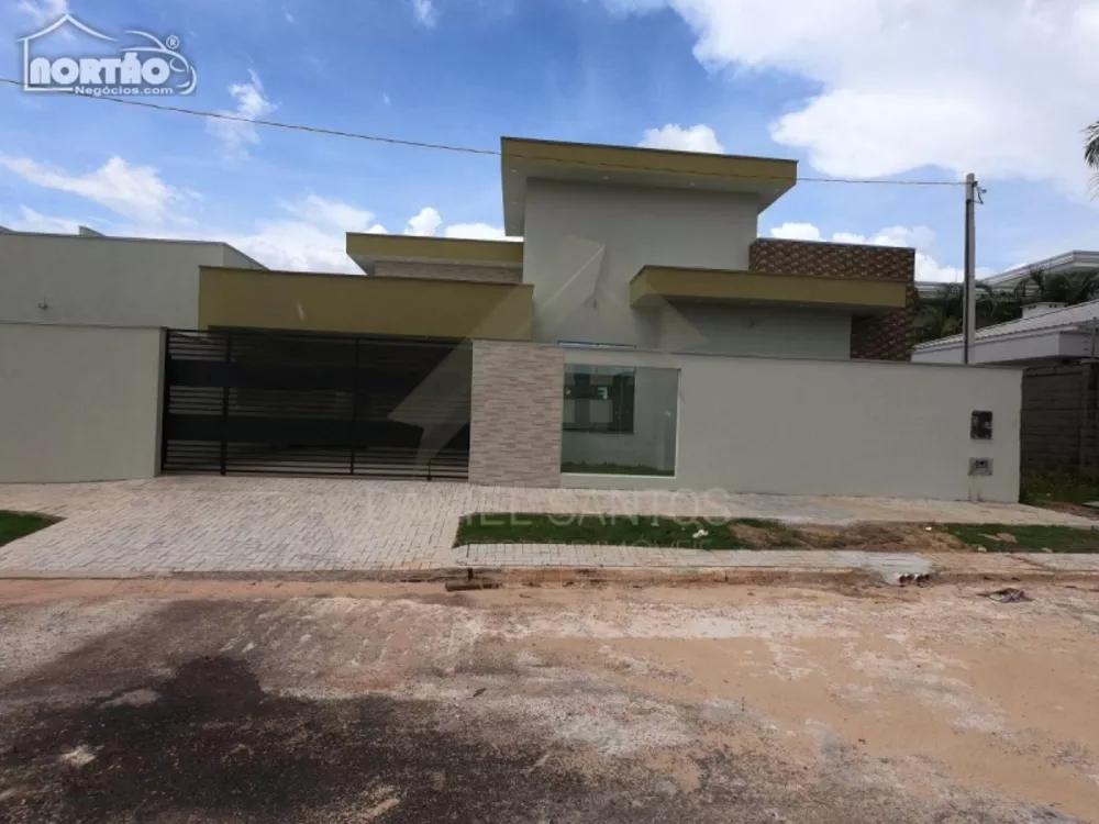 Casa à venda com 3 quartos, 133m² - Foto 1