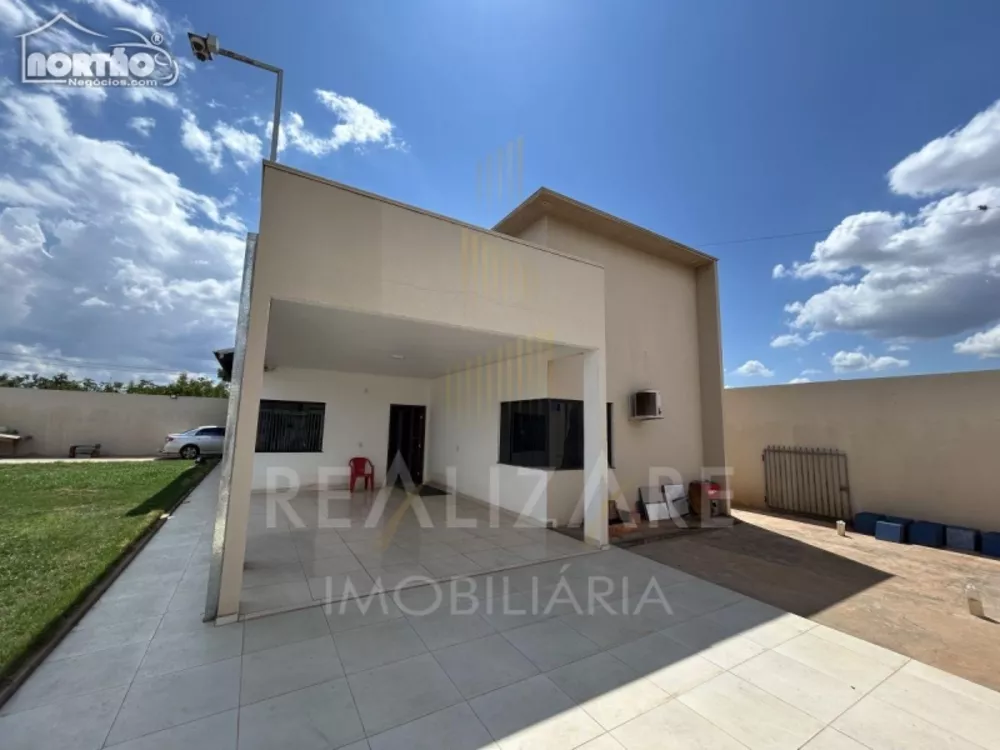 Casa à venda com 3 quartos, 210m² - Foto 1