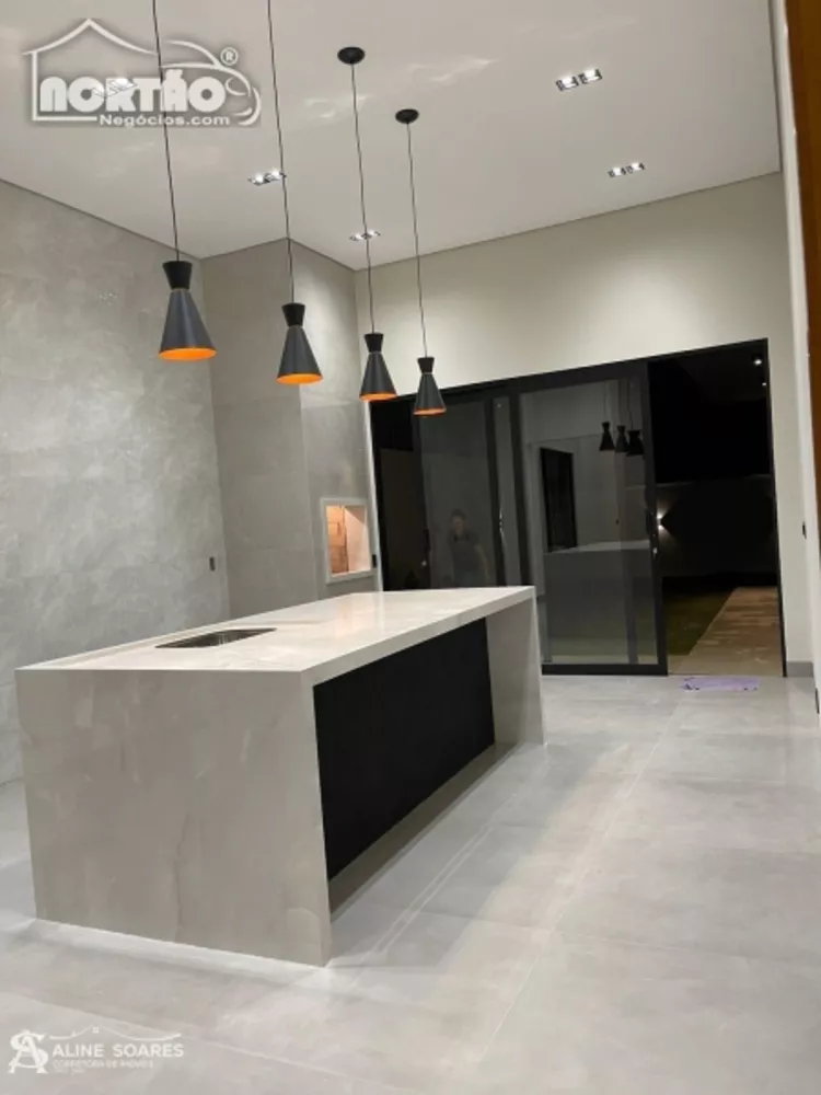 Casa à venda com 5 quartos, 174m² - Foto 3