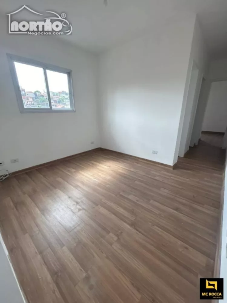 Casa à venda com 2 quartos, 56m² - Foto 1