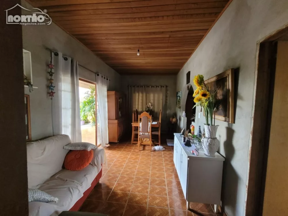 Casa à venda com 4 quartos, 70m² - Foto 4