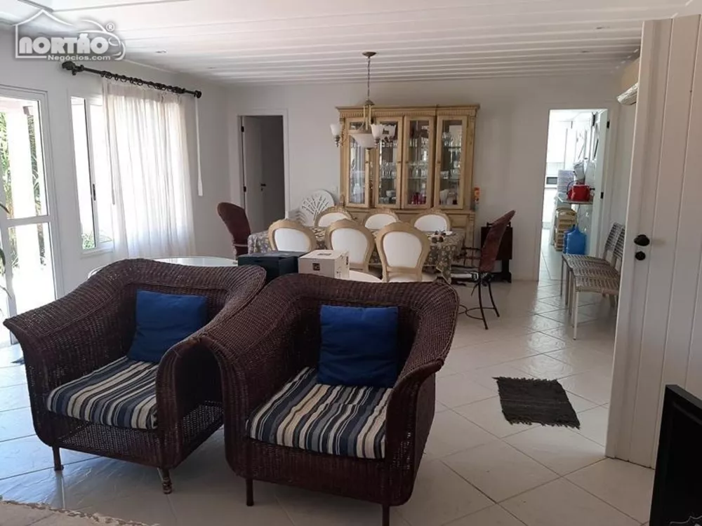 Casa à venda com 5 quartos, 250m² - Foto 4