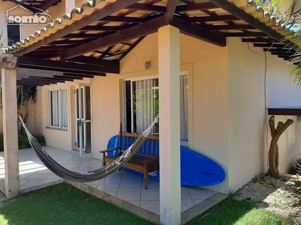 Casa à venda com 5 quartos, 250m² - Foto 2