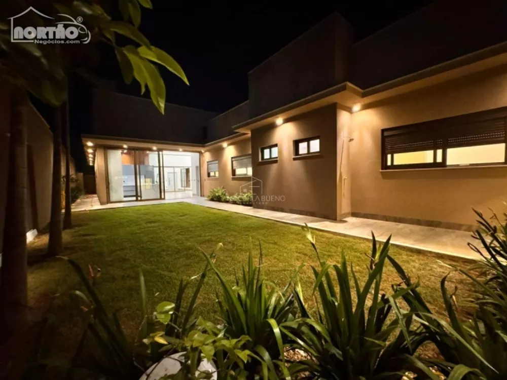 Casa à venda com 2 quartos, 300m² - Foto 3