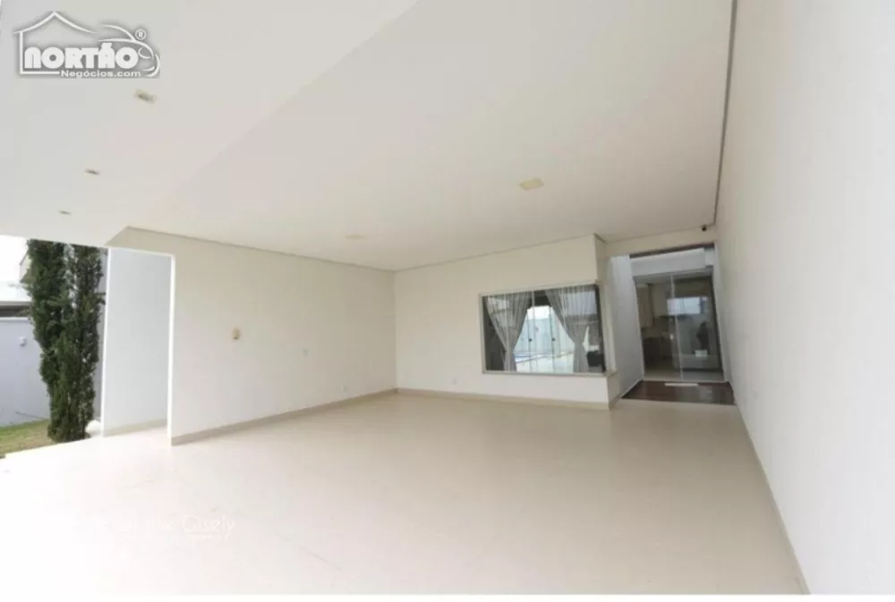 Casa à venda com 3 quartos, 284m² - Foto 3