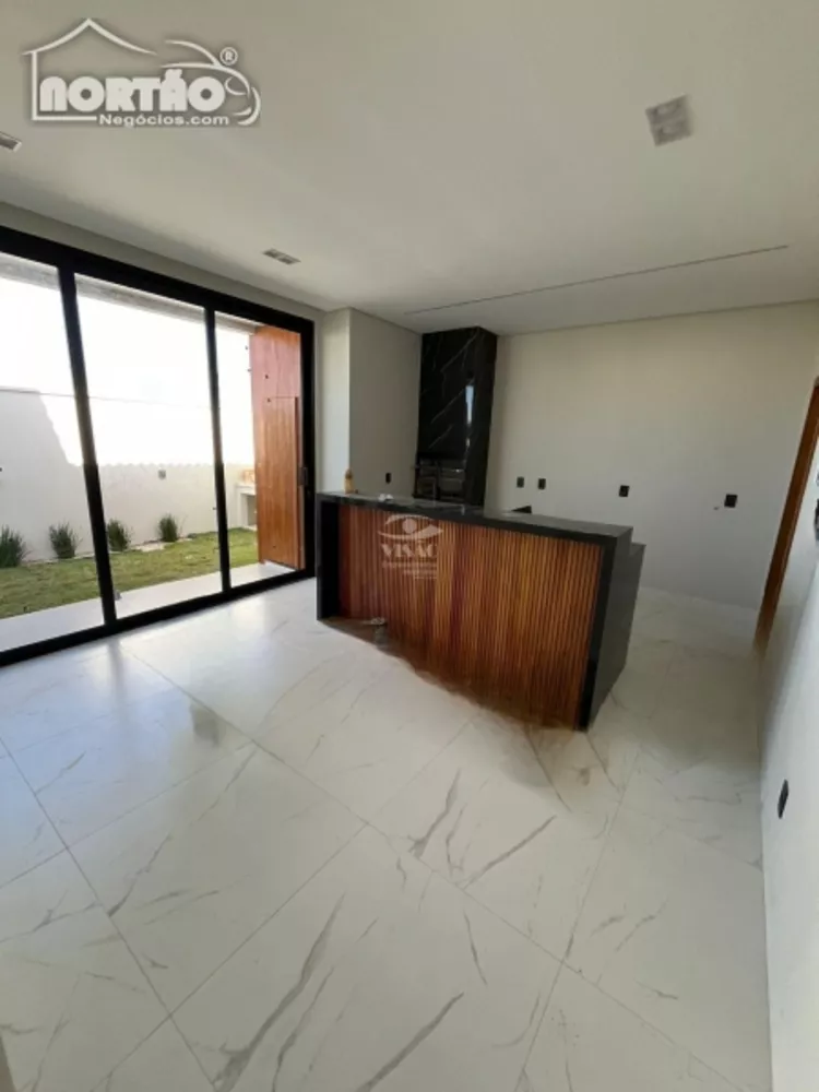 Casa à venda com 4 quartos, 202m² - Foto 2