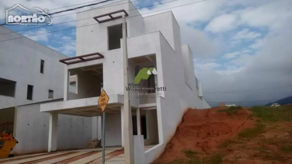 Casa à venda com 5 quartos, 206m² - Foto 3